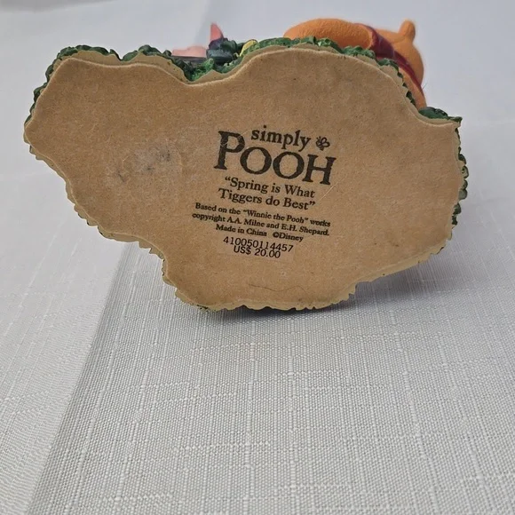 Simply Pooh "Spring is What Tiggers Do Best" Winnie the Pooh Disney Figurine - Picture 5 of 5